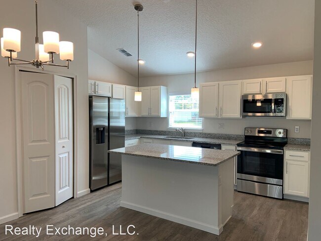 Building Photo - 4 br, 2 bath House - 611 Crowberry Rd NE