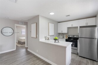 Building Photo - 452 SW 4th Ave