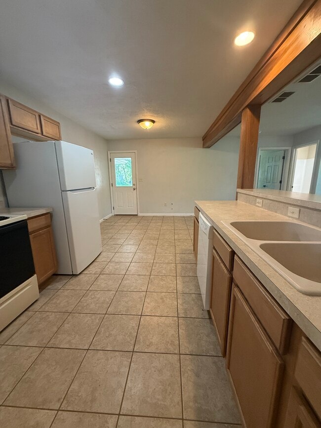 Foto del edificio - 527 W Harper St