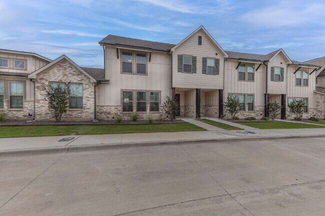 Foto del edificio - Fenced yard and two car garage!
