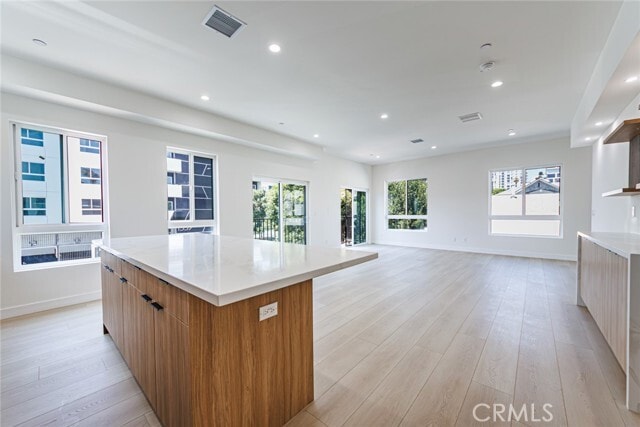 Building Photo - 1332 Tamarind Ave
