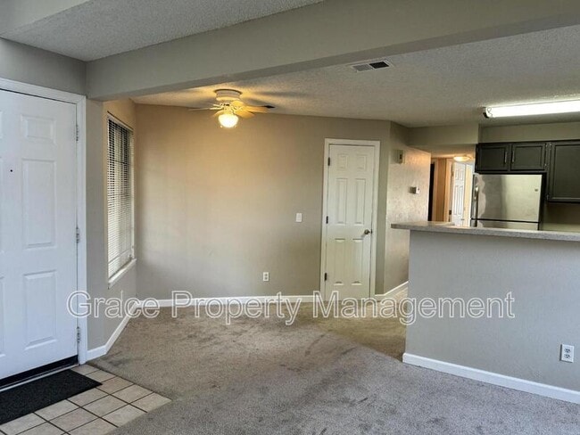 Building Photo - 980 S Dahlia St