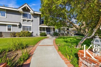 Building Photo - 6945 Via Alba