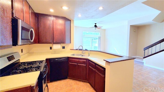 Building Photo - 20 Willowcrest Ln