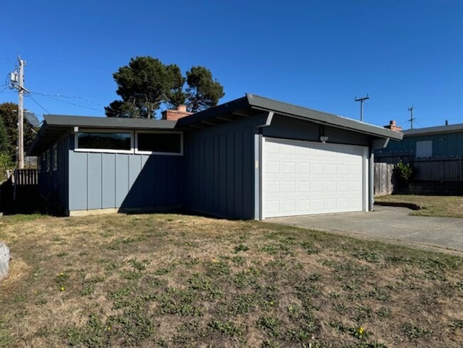 Building Photo - Highland Park Mid-Century beauty 3/1 with ...