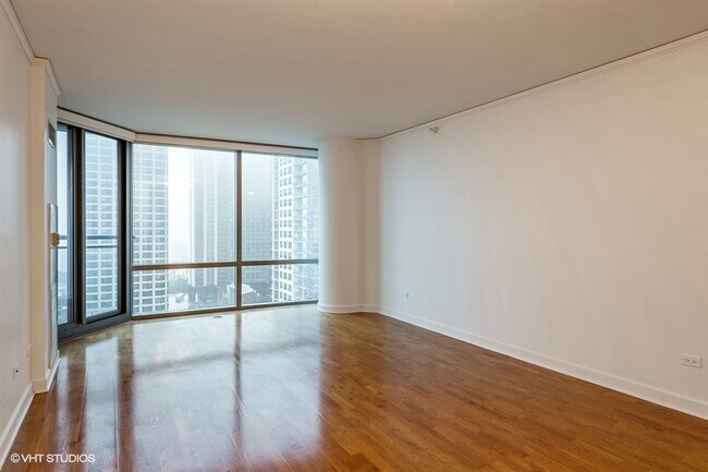 Building Photo - 450 E Waterside Dr