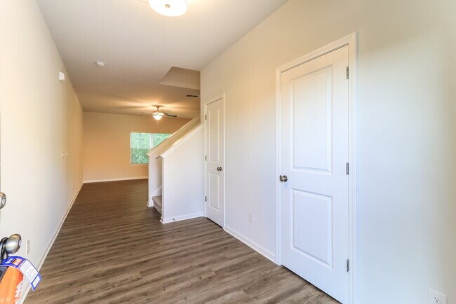 Building Photo - 221 N Fortune Way