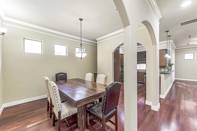 Building Photo - 11022 Robin Hood Ct