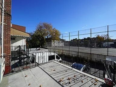 Building Photo - Beautiful, newly renovated 1-bedroom apartment available