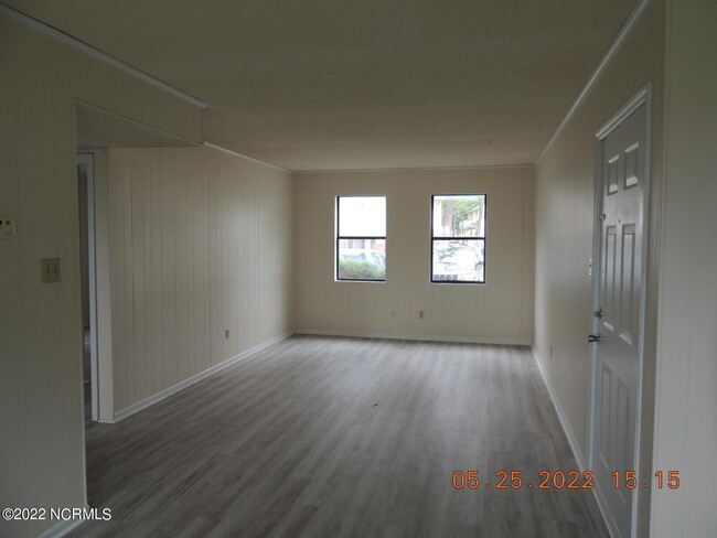 Foto del edificio - 105 Ravenwood Dr