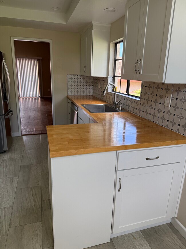 Foto del edificio - 2814 Chatsworth Way