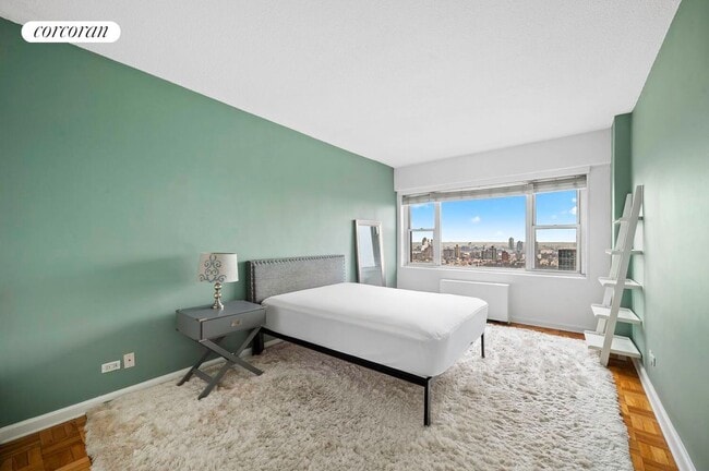 Building Photo - 60 E 8th St