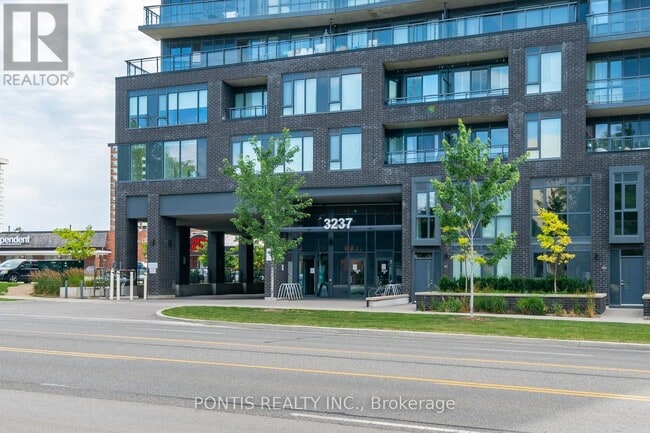 Building Photo - 3237 Bayview Ave