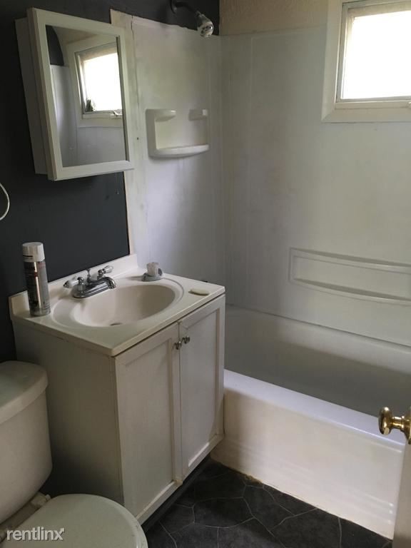 Building Photo - 2 br, 1 bath Townhome - 1511 Babbitt Rd