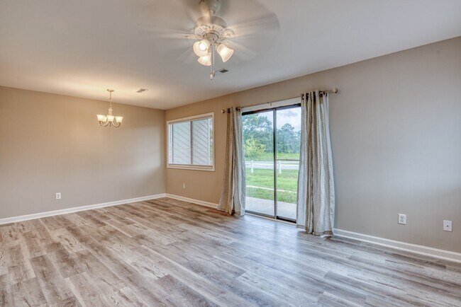 Foto del edificio - 2 bedroom 1 bath condo - Hampstead