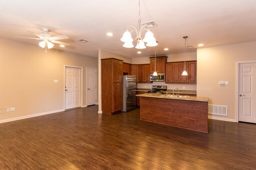 Building Photo - Beautiful 3 Bedroom Duplex Located in Waco...