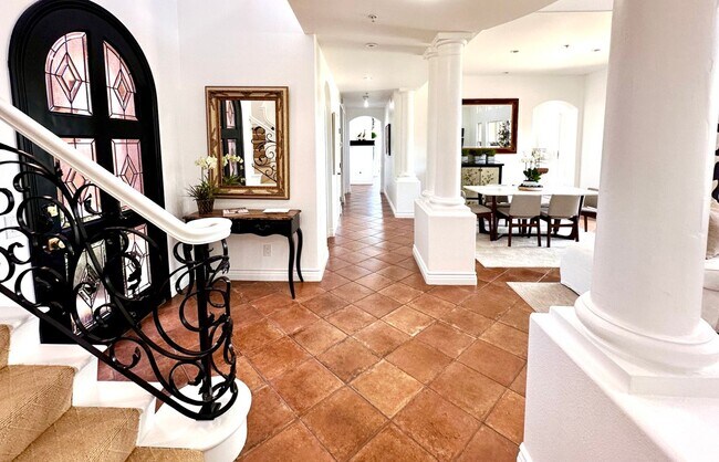 Building Photo - 1 Lucania Dr