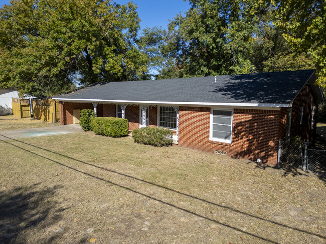 Building Photo - 2914 Tanglewood Dr