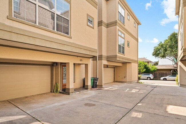 Building Photo - 418 Fowler St