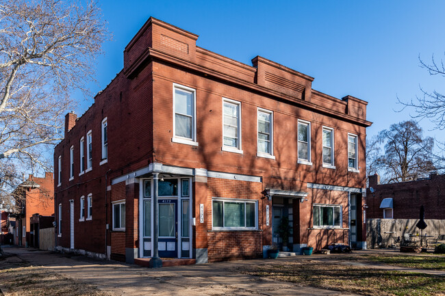 Corner Unit in 3-family - 4173 Juniata St