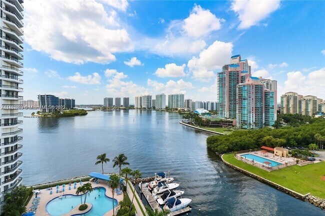 Foto del edificio - 3530 Mystic Pointe Dr