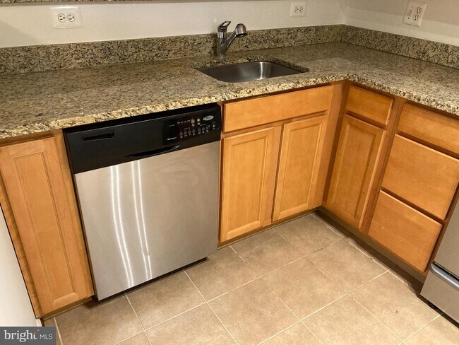 Building Photo - 2514 Markham Ln