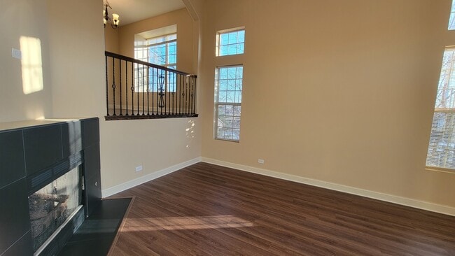 Building Photo - 1550 Lake Ridge Ct