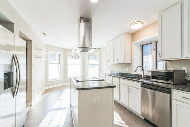 Building Photo - 48030 Mayflower Dr