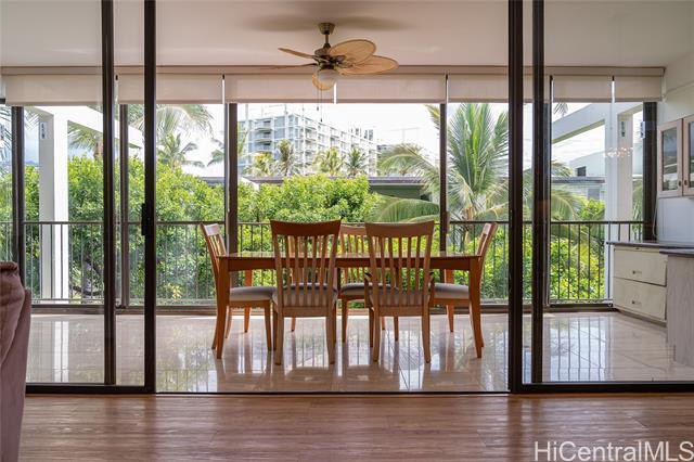 Building Photo - 4999 Kahala Ave