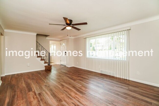 Building Photo - Convenient Location! 4 Bed 2 Bath Home in ...