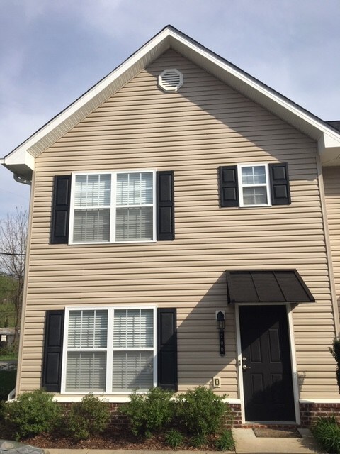 Front of Condo - 2121 S Greenwood Dr