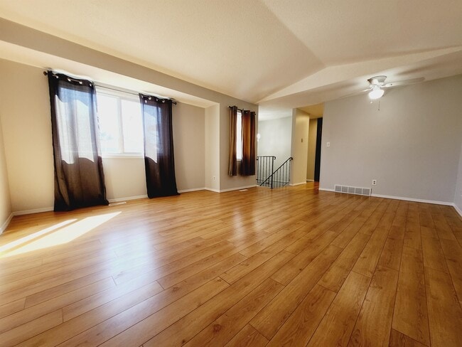 Building Photo - 611 Willow Ct NW