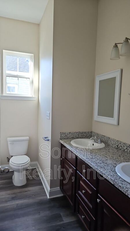 Building Photo - 2513 Mazant St