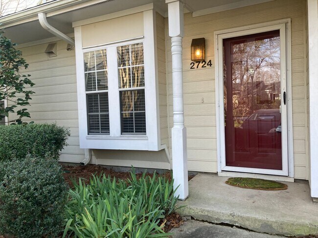 Building Photo - South Charlotte Townhome for Immediate Mov...