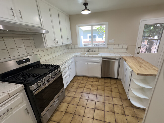 Kitchen - 10827 Westminster Ave