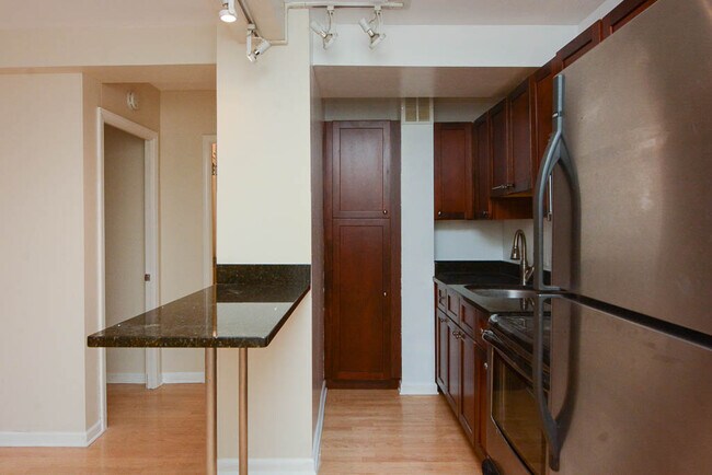 Foto del edificio - 4180 N Marine Dr