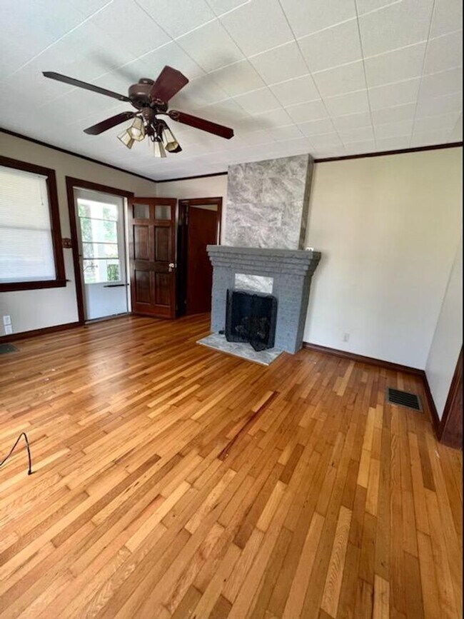 Foto del edificio - West Asheville Rental