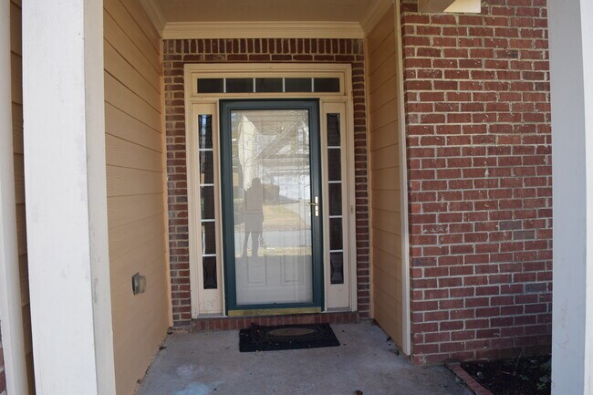 Building Photo - 605 Stillhouse Ln