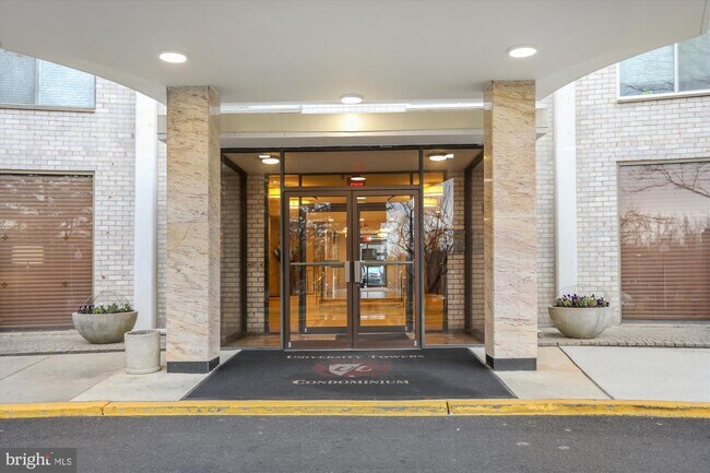 Foto del edificio - 1111 University Blvd W