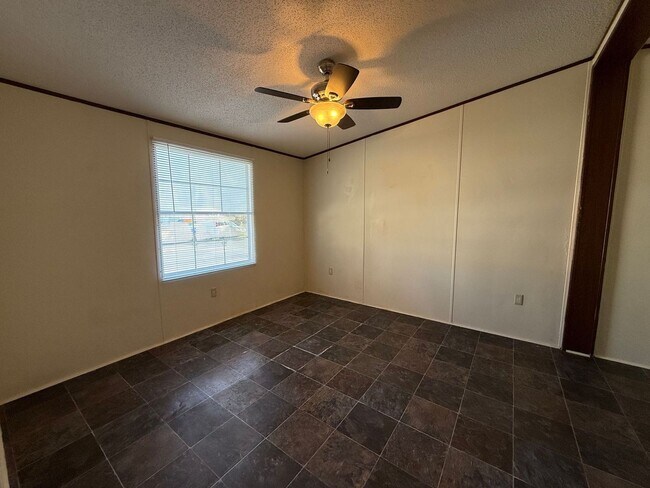Foto del edificio - 3 Bedroom 2 bath mobile home
