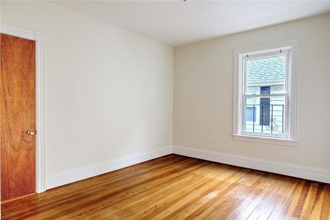 Foto del edificio - 139 Hunts Ave