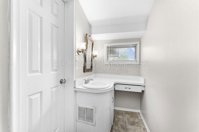 Foto del edificio - 812 Riverbank St