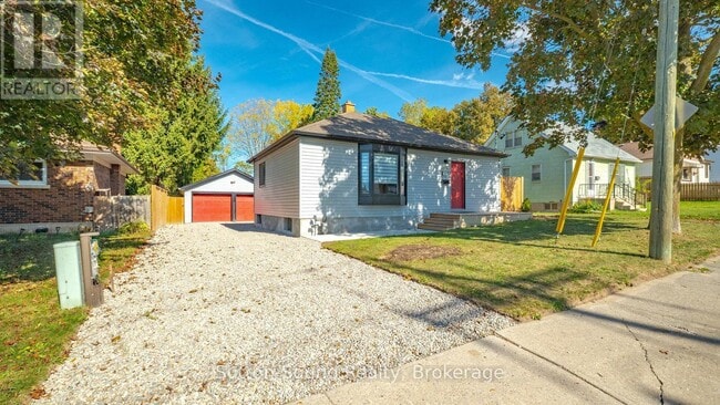 Building Photo - 370 Grey St