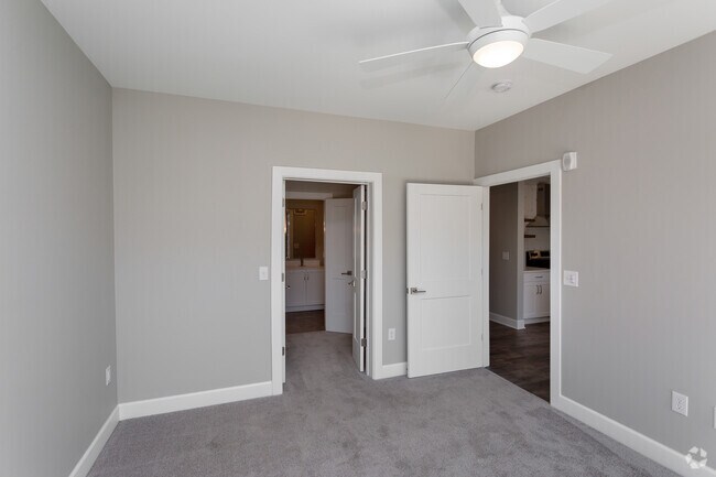 1HAB, 1.5BA - 950 ft² - Railyard at Midtown