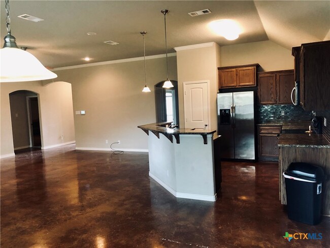 Building Photo - 606 Tumbleweed Dr