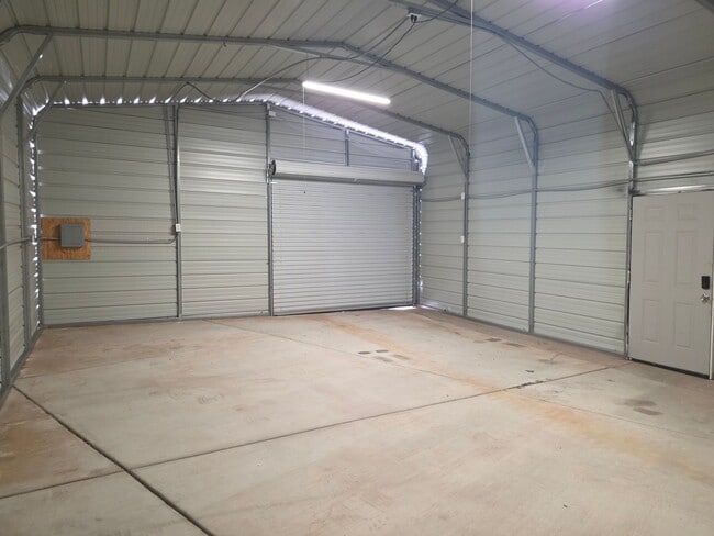 Building Photo - Beautifully Remodeled 2bed/2bath Manufactured Home with HUGE METAL GARAGE!
