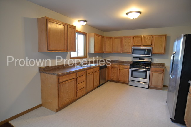 Building Photo - Amazing 3 Bedroom House in Godley