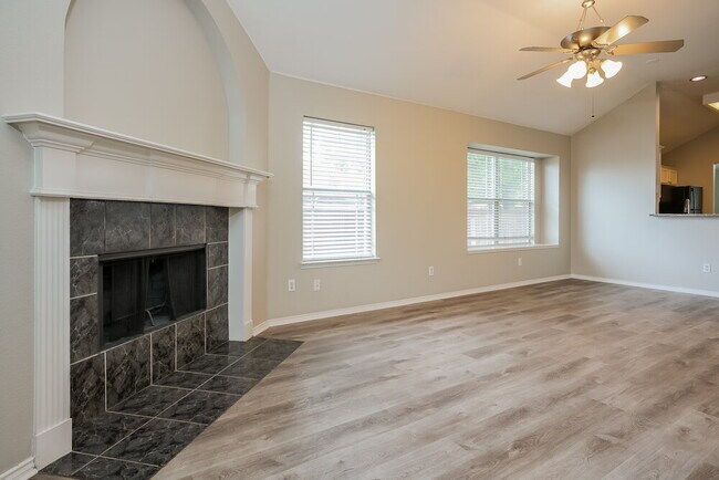 Building Photo - 2522 Esquire Dr