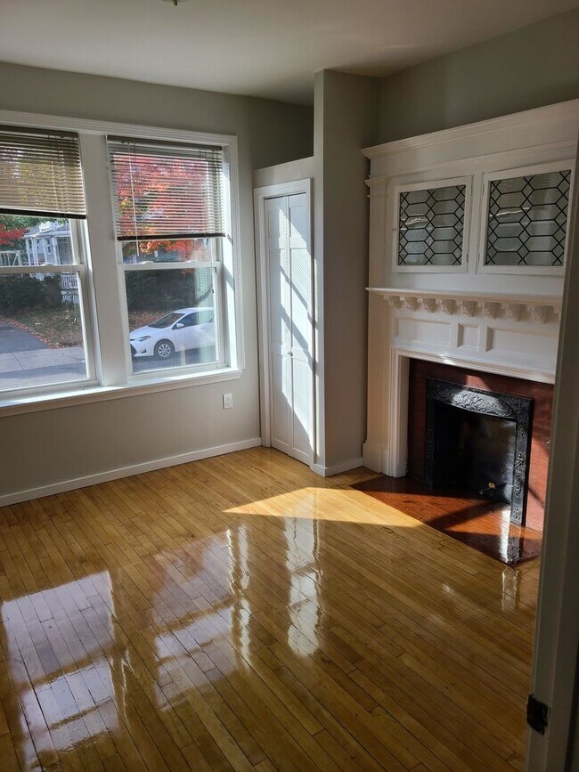 Building Photo - HOT ALLSTON LISTING!!!!