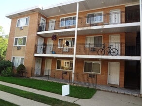 Building Photo - 4602 N River Rd